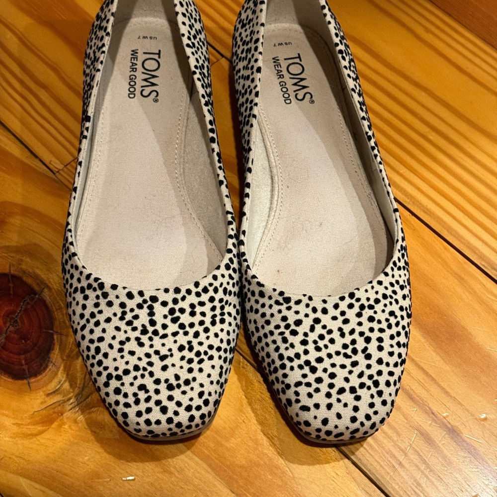 Toms Black and Cream Flats